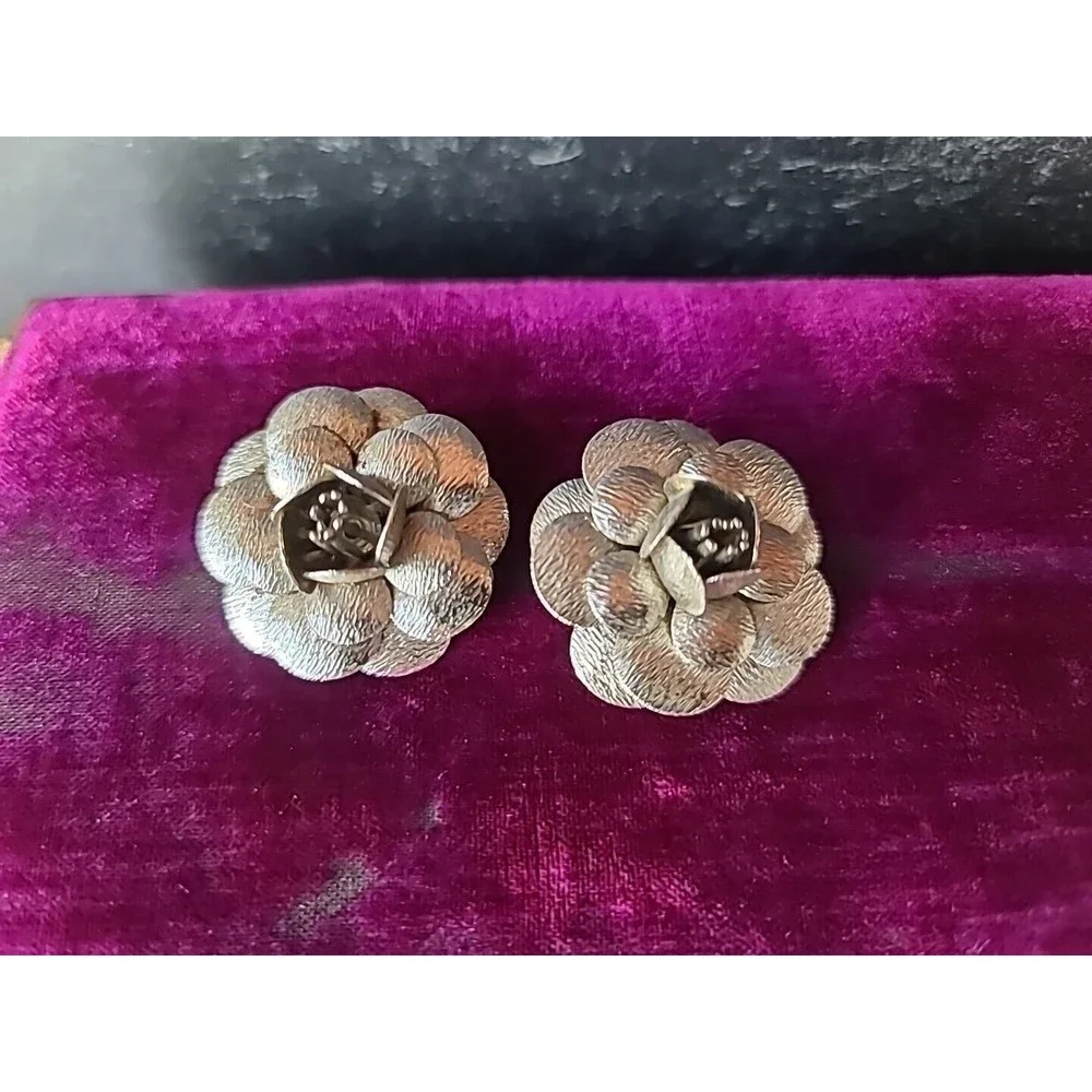 Vintage Silver Tone Metal Floral Clip-on Earrings